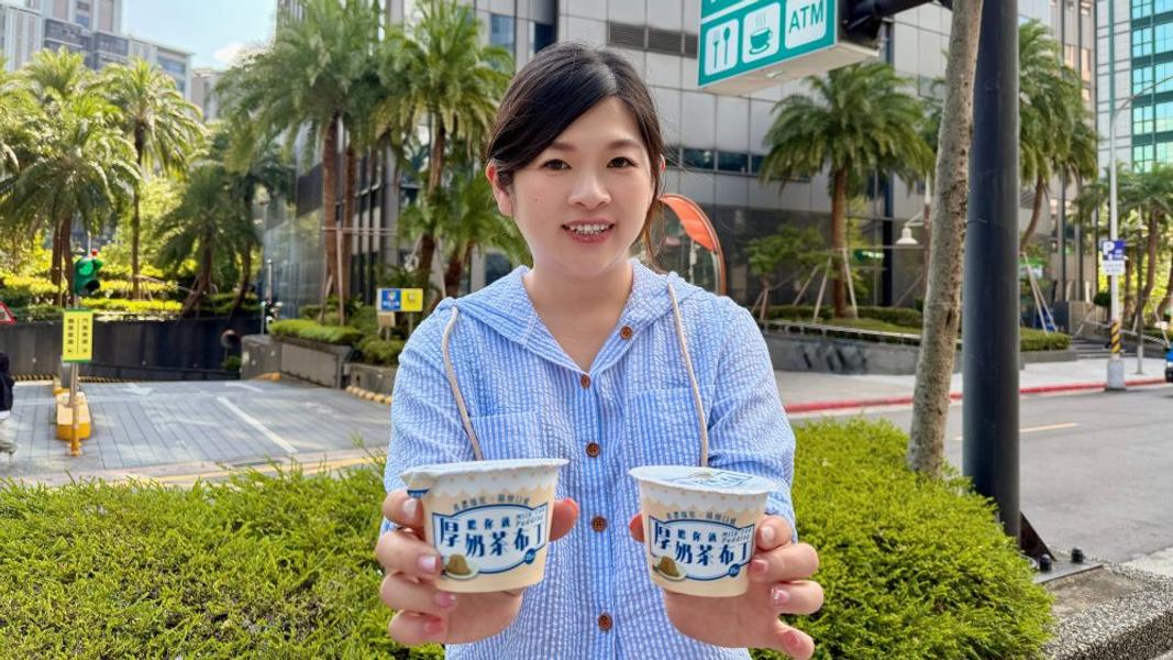 超商推出「厚膽你就奶茶布丁」。(圖/業者提供)