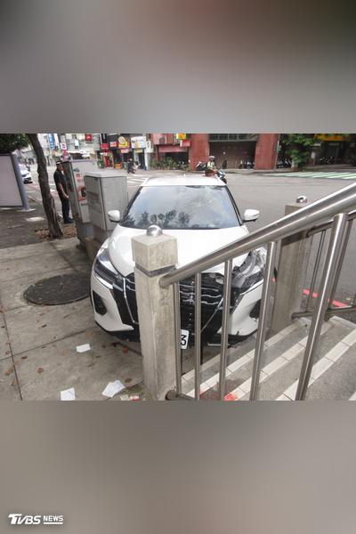 台中毒駕暴衝人行道!撞傷3名練跑體大生 惡男下車還囂張狂譙