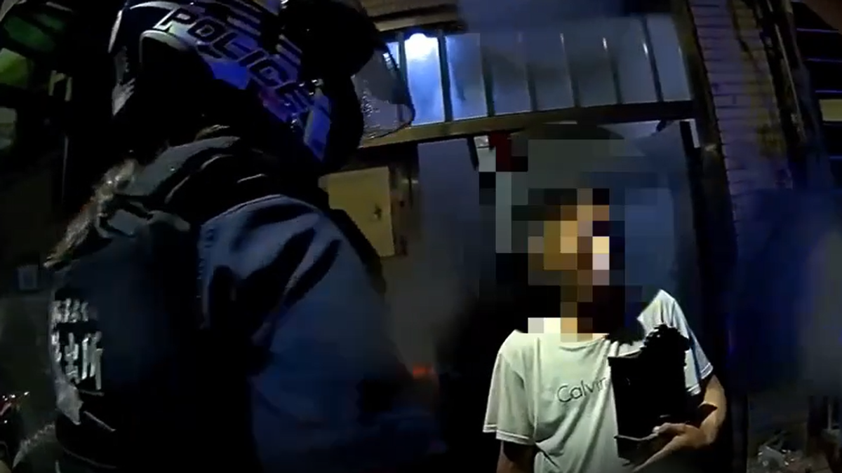 非第一次攻擊 曾持掃帚嚇人 警強制送醫