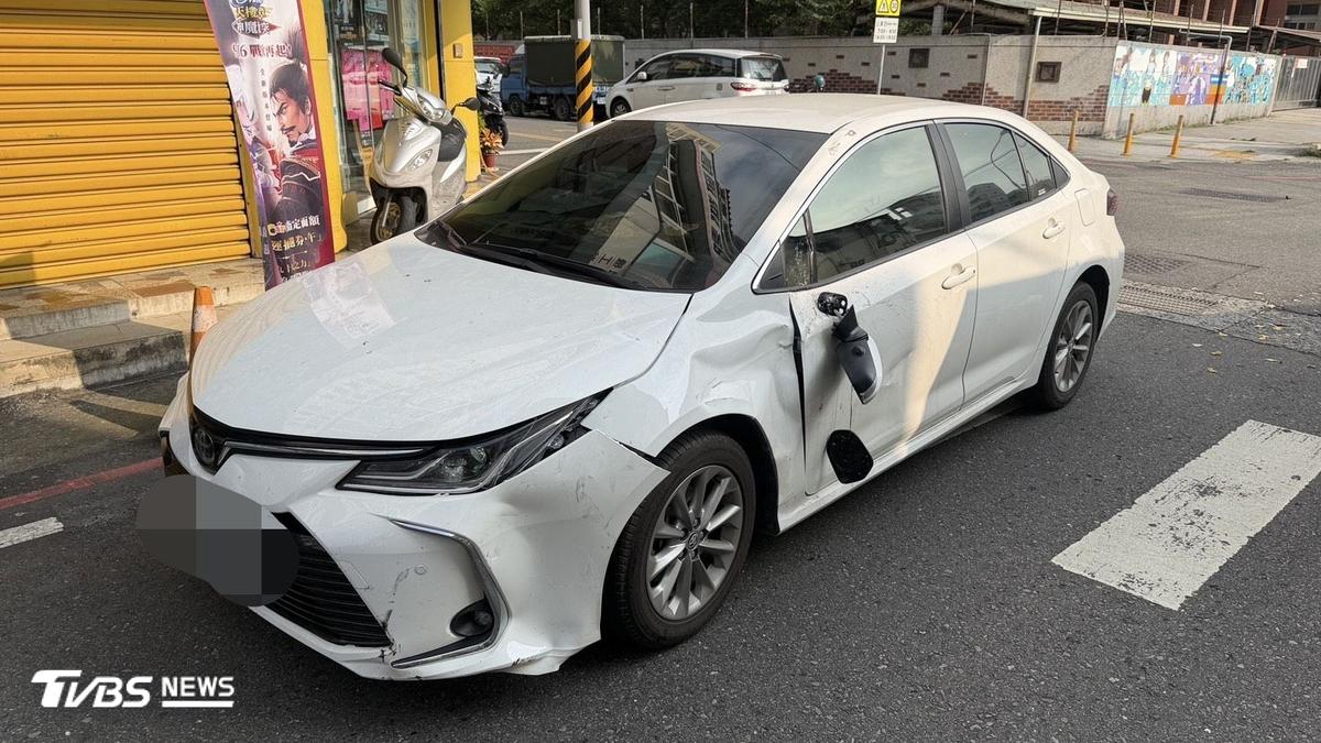 斗六路口撞擊骨折!警消搶救女騎士 隨身竟掉出「喪屍煙彈」