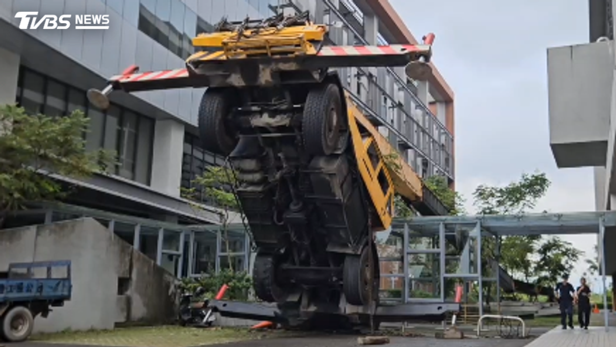 宜蘭園區吊車傾倒工人墜亡!竹科勒令全面停工:若違規重罰