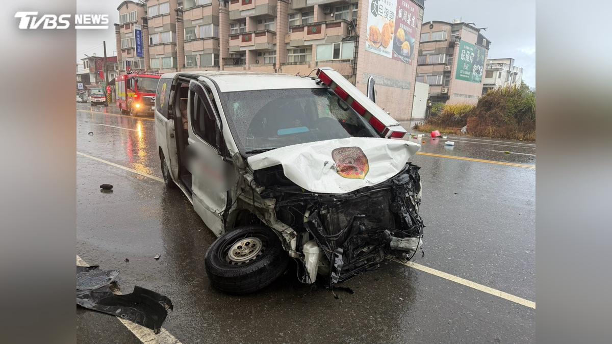 有片/沒病患鳴笛狂飆!花蓮民間救護車打滑釀1死 撞擊瞬間曝光