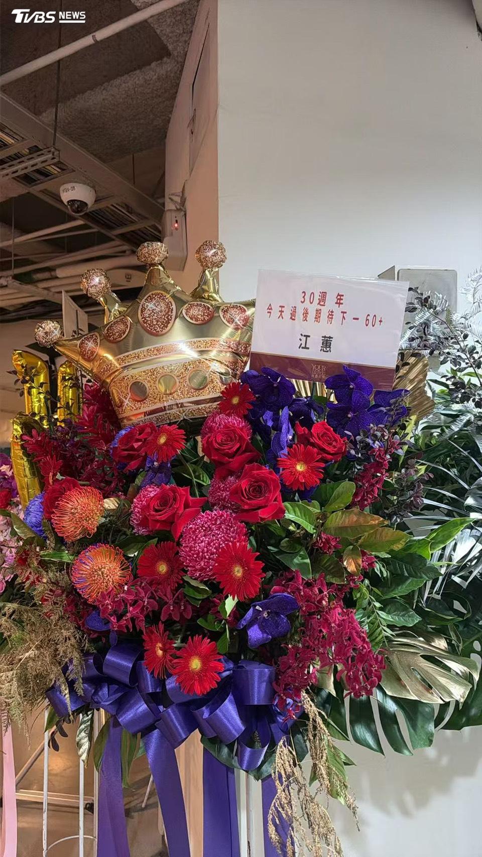 江蕙也驚喜送上祝福。(圖/余冠蓁攝)