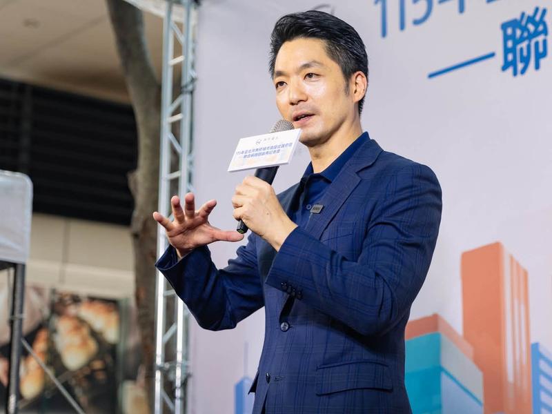 蔣萬安發文回應沈伯洋的反毒政見,2小時就破10萬則留言。(圖/翻攝自蔣萬安臉書)