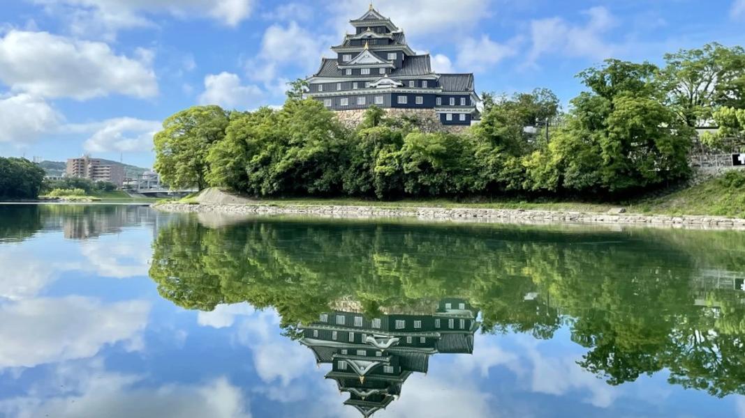 岡山城館內設有豐富的數位互動展覽與歷史介紹。(圖/翻攝自岡山縣官方導覽)