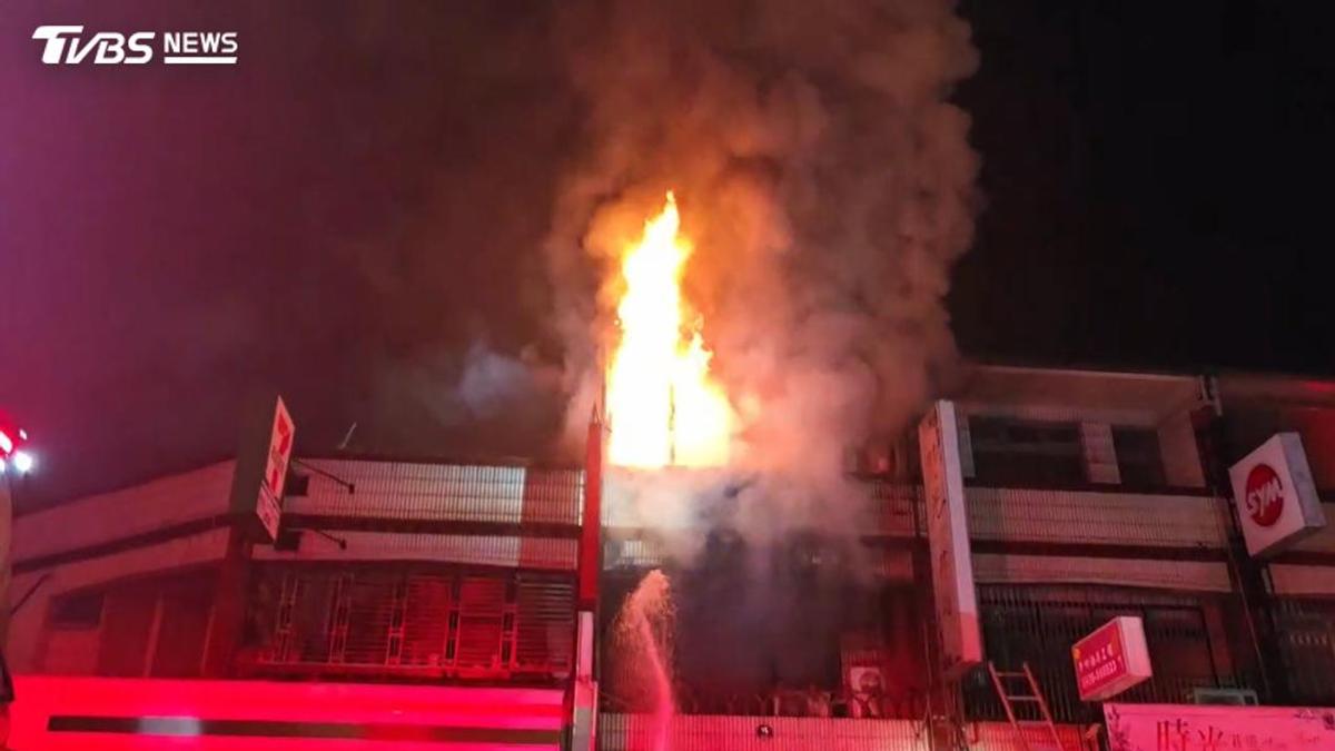 宜蘭建材行惡火!母子3人「躲更衣室遭燒穿」 消防局揭致命難關