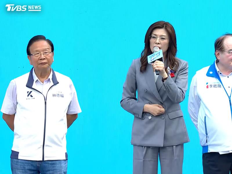 國民黨黨主席鄭麗文現身板橋第一運動場為新北市長參選人李四川助講。(圖/TVBS)