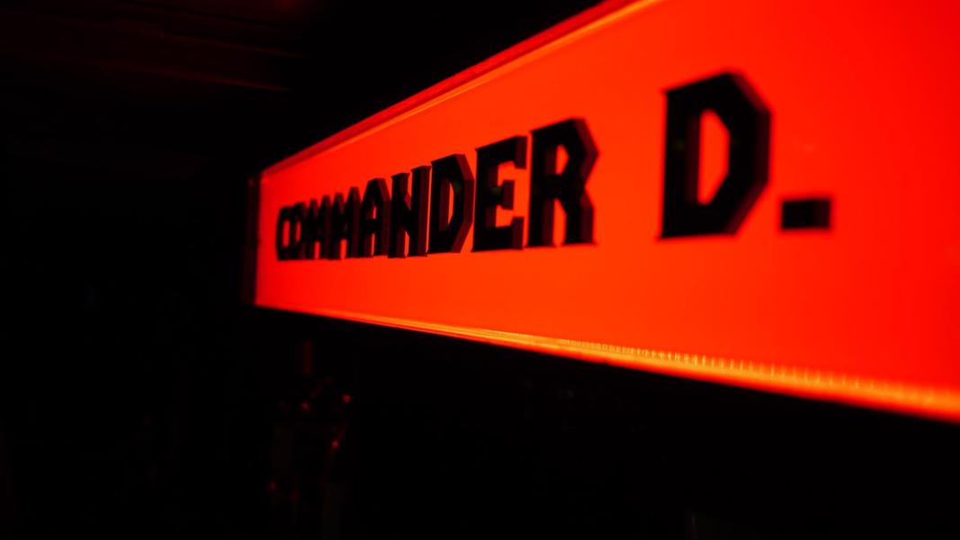 台北市BDSM同志酒吧「Commander D.」遭警方持搜索票搜索。(圖/翻攝自臉書@Commander D.)