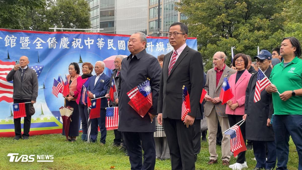 台僑夜市小吃慶雙十 總統:阻止外力改變台海現狀