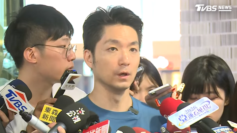 台北市長蔣萬安今一早赴衛生局檢驗科實驗室視察。(圖/TVBS)