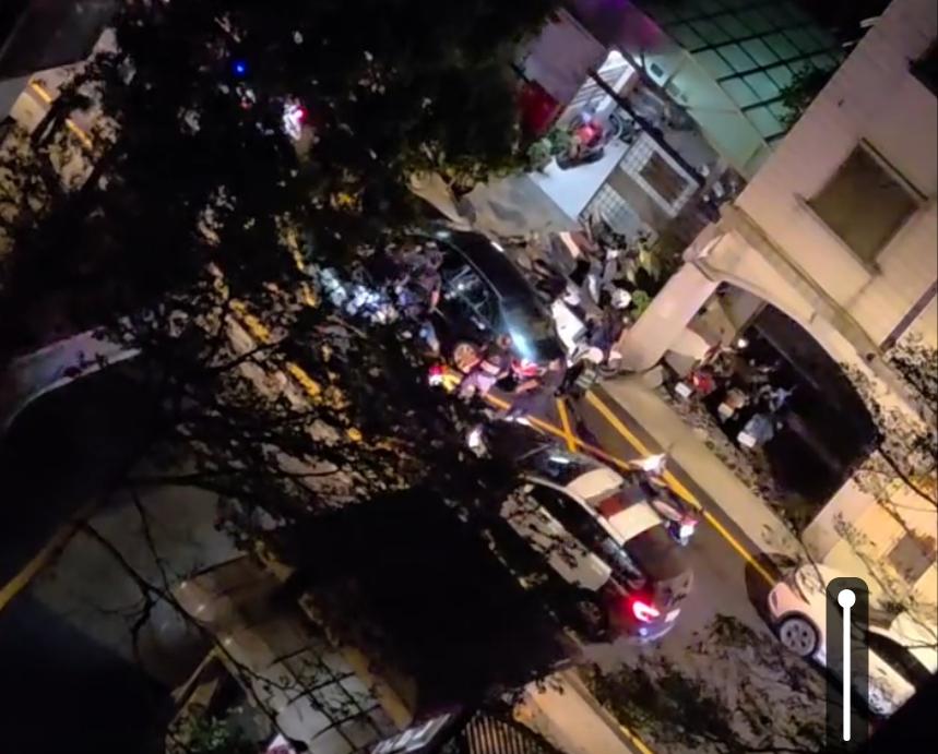 警方成功圍捕許男,實施唾液快篩呈現二級毒品陽性反應。(圖/Threads alishawang0718授權)