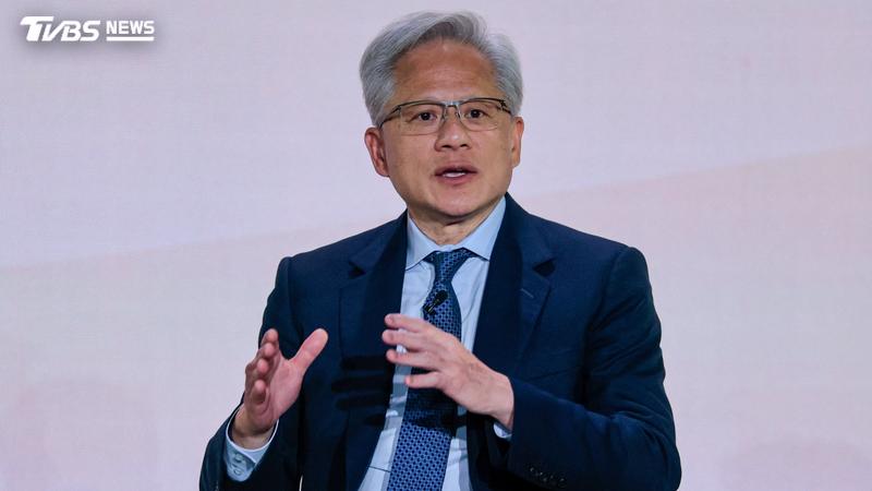 輝達(Nvidia)執行長黃仁勳語出驚人,受訪時自爆曾與三星男員工「嘴對嘴親吻」。(圖/達志影像路透社)