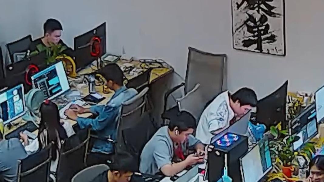 緬甸詐騙園區中,許多受騙豬仔同時是犯罪分子,也是受害人。(圖/翻攝 微博 @央視新聞)