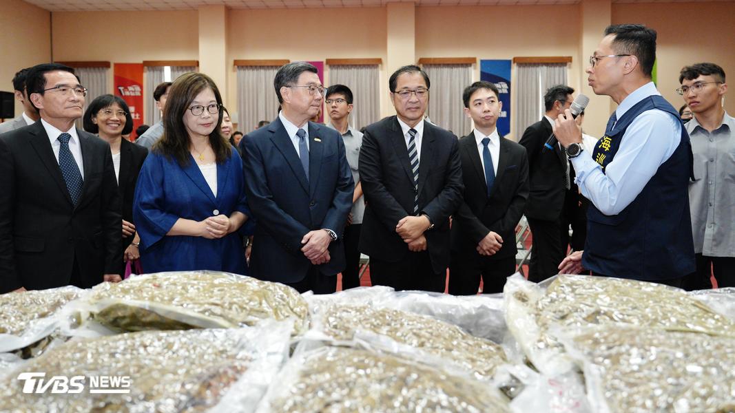 這回陸地上查獲的大麻等毒品,重量和市值是海巡署近十年來最大宗。(圖/TVBS)