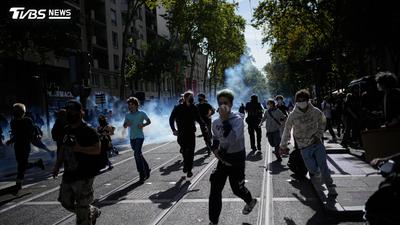 不滿上課時間太長、教室桌椅破舊!法國學生上街抗爭 5000人被捕