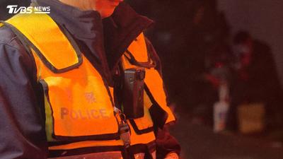 來台留學「持刀搶奶茶」!22歲男逃亡被攔 突亮刀刺警血濺滿地