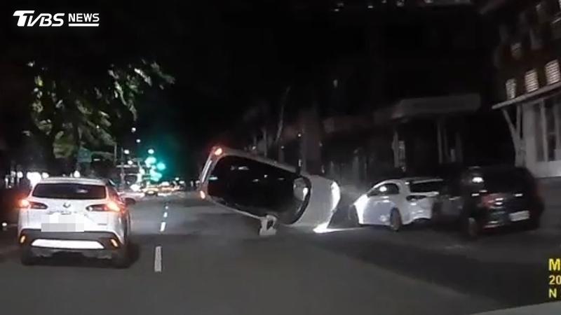 台中翻車-台中車禍-台中崇德路翻車-台中崇德路車禍-撞擊影片