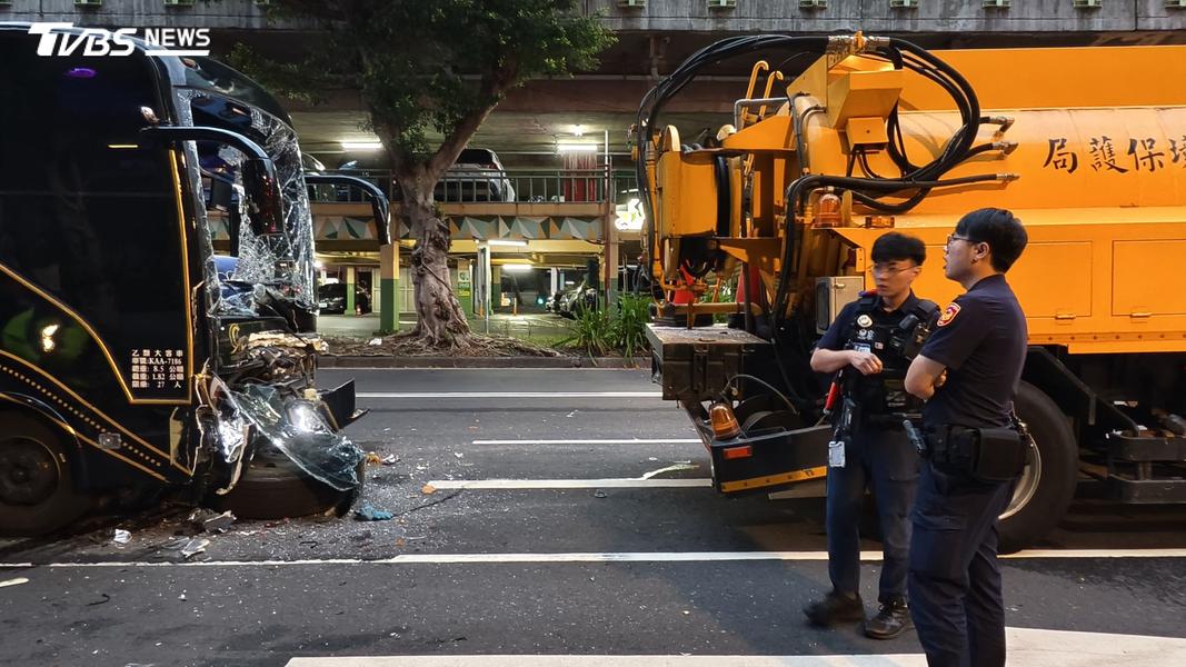 建國北路車禍-北市建國北路車禍-北市車禍-環保局灑水車-遊覽車追撞