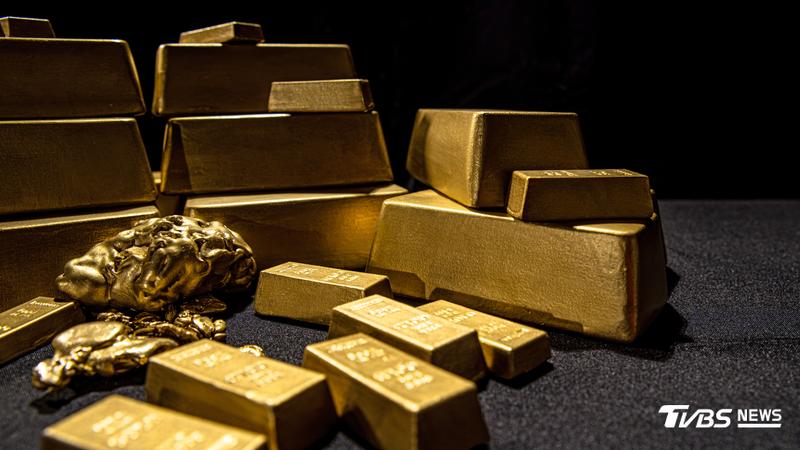 黃金價格6日亞洲早盤維持穩定,現貨金價在每盎司4140美元附近震盪。(圖/Shutterstock達志影像)