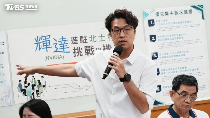 代表民進黨參選台北市長的立委沈伯洋去年自爆遭跟監,北檢今日偵結。(圖/TVBS)