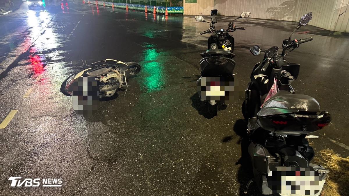 天雨路滑!新莊警路中處理車禍「衰遭後車猛撞」 雙雙送醫