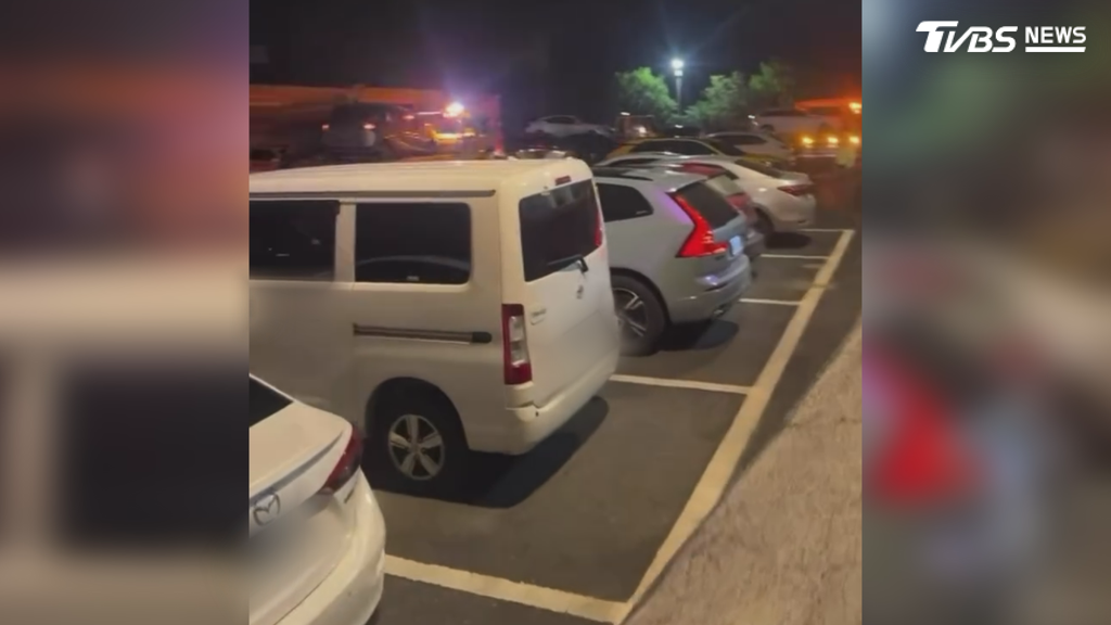 大量受損車輛將國道第四分隊停車場擠得水洩不通,放眼望去全是事故車輛(圖/翻攝Threads@tiff_lin7713)