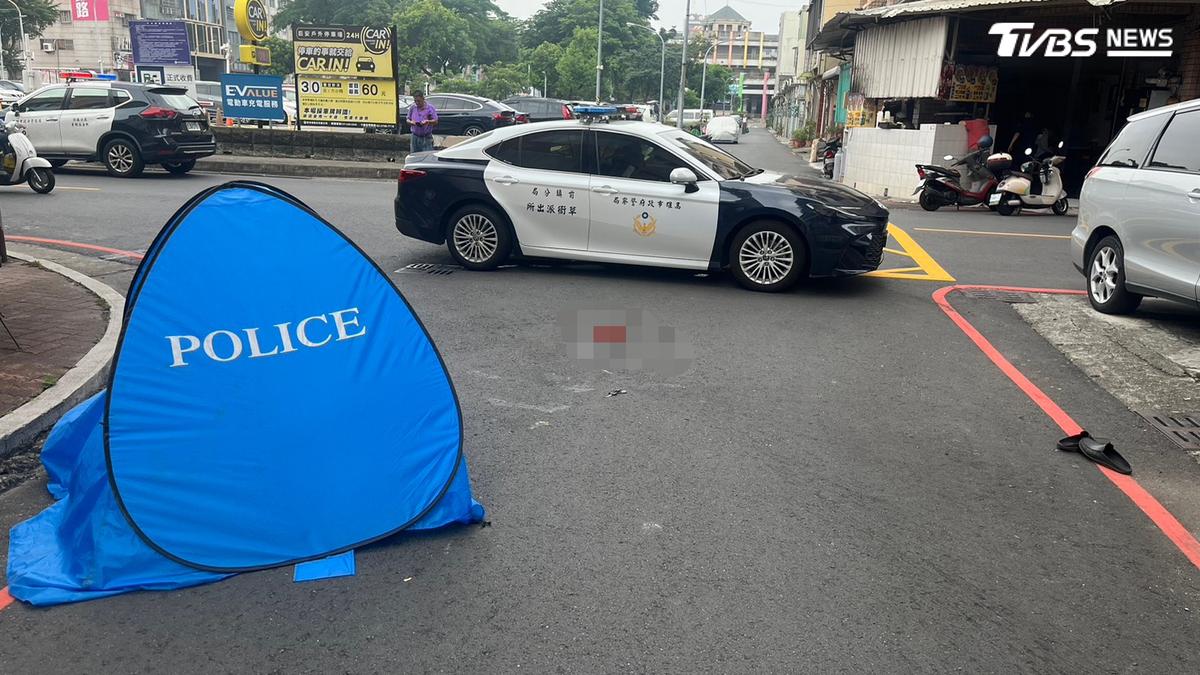 快訊/高雄前鎮73歲老翁墜樓倒臥路邊亡 警方封鎖現場