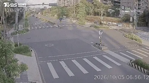 桃園-闖紅燈-電線桿-車禍-交通號誌