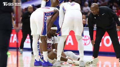 NBA/首戰才打5分鐘…76人新援中鋒「疑跟腱撕裂」 無碰撞倒地傷退
