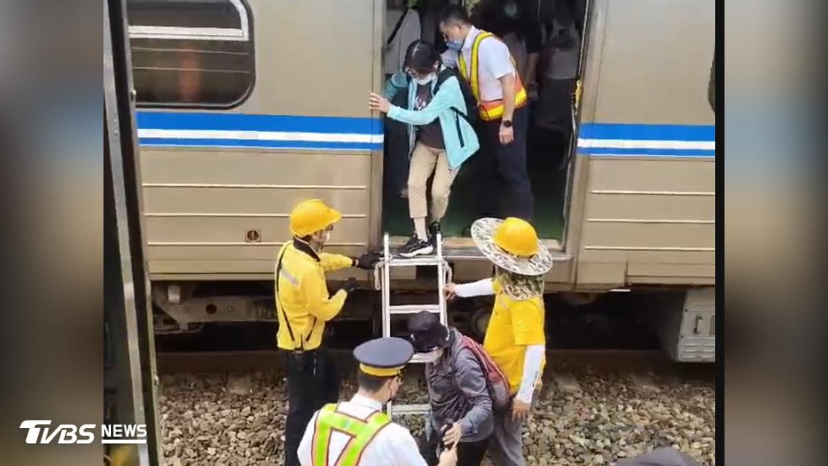緊急鳴笛仍來不及!台鐵苗栗60歲男遭列車撞 頭骨破裂慘死