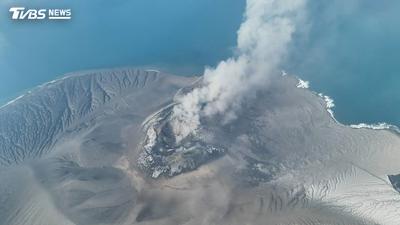 印尼火山狂噴25小時「長出2座新島」!本體暴增33公頃