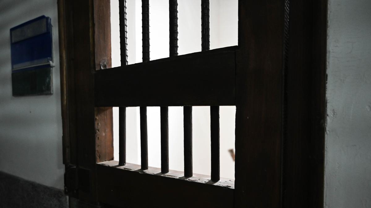 屏東看守所爆酷刑!惡煞欺壓室友「逼打手槍吞排泄物」