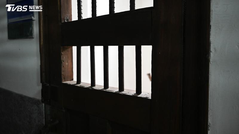 台中一名黃姓受刑人12度性侵室友得逞。(示意圖/Shutterstock達志影像)
