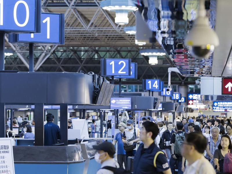 國慶連假出國注意!桃園機場3時段「暫停航班起降」。(圖/桃園機場提供)