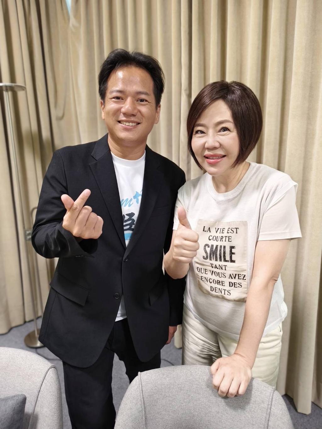 竹北市長候選人邱臣遠今(6)日作客知名主持人于美人的節目《美人私房話》。(圖/民眾黨提供)