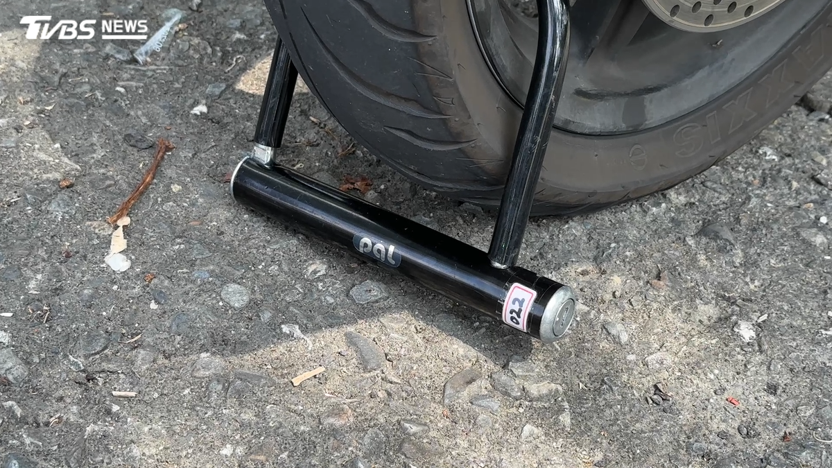 高科大生違停被鎖 自備砂輪機切鎖脫困