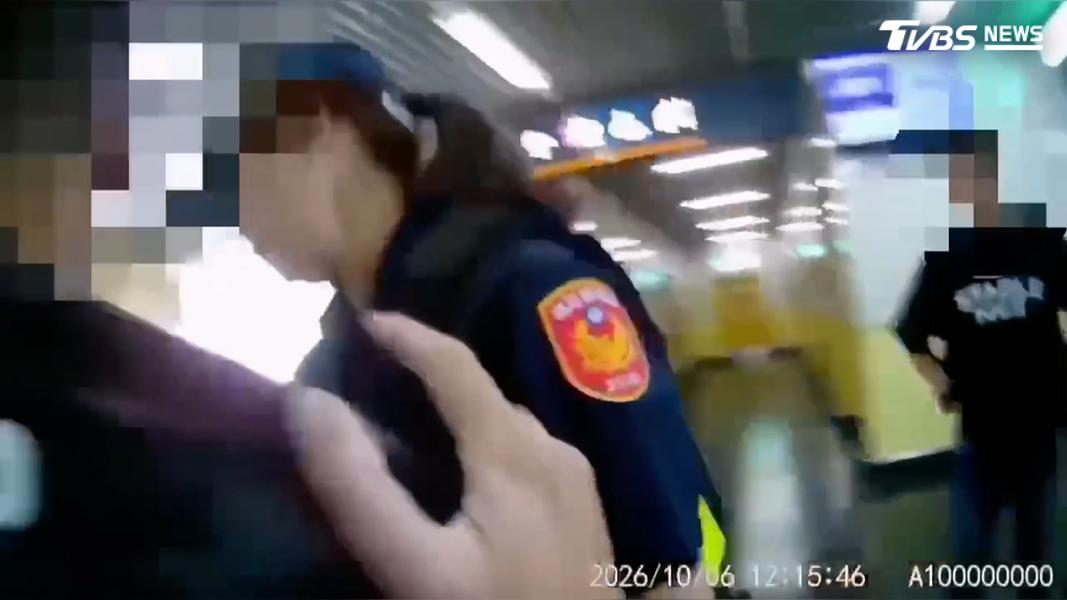 警方獲報後迅速抵達現場,依現行犯將其移送法辦。(圖/TVBS)