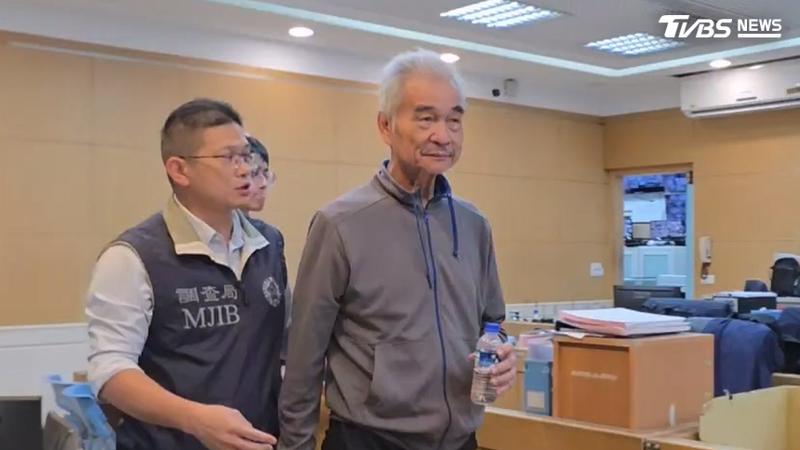 「婚紗教父」麥燦文涉犯《銀行法》等罪,訊後以20萬元交保。(圖/TVBS)