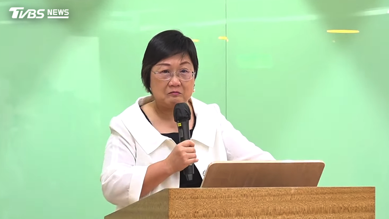 僑委會委員長徐佳青今日針對爭議數度落淚,並宣布請辭。(圖/TVBS)