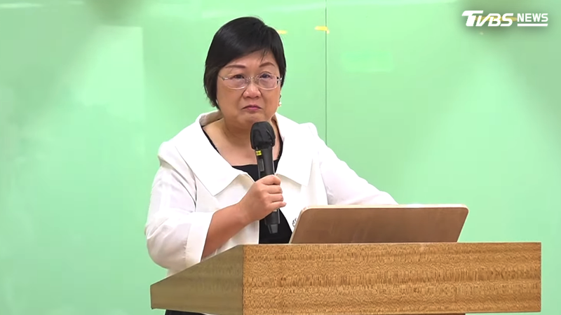 僑委會委員長徐佳青請辭,於記者會上數度落淚。(圖/TVBS)