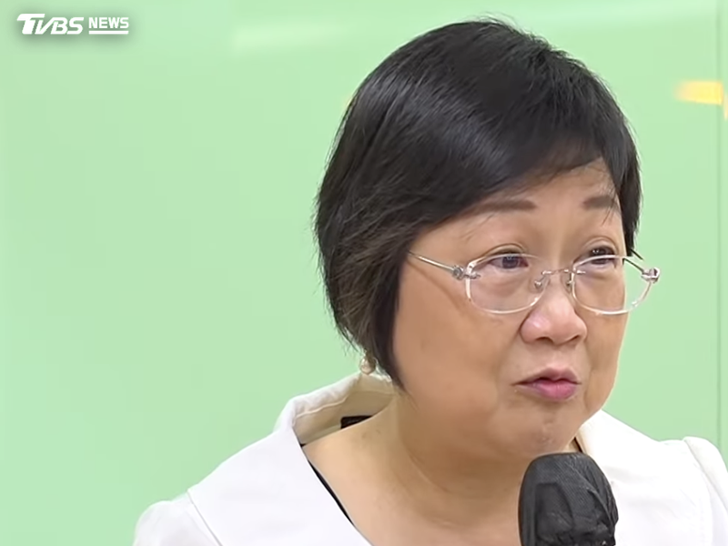 徐佳青請辭僑委會委員長,淚灑記者會。(圖/TVBS)