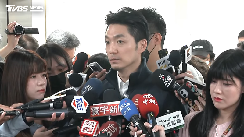 台北市長蔣萬安一早視察昆明防治中心。(圖/TVBS)
