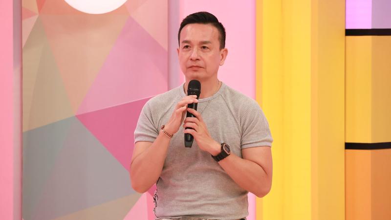 小鐘曾因戀情曝光而分手。(圖/中天電視提供)