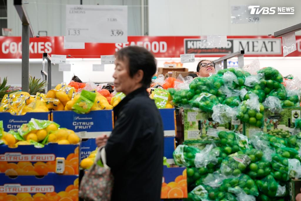 好市多憑藉多樣折扣吸引廣大會員，但大包裝食品易造成浪費、付款方式受限等問題，讓非頻繁購物的消費者面臨額外考驗。（圖／達志影像美聯社）