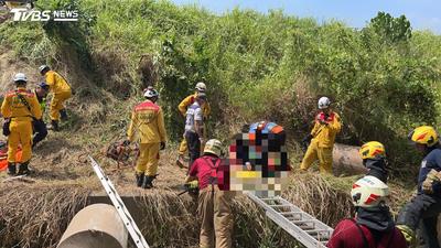 快訊/國3關廟段拖板車「衝出邊坡」 1男困車內命危搶救中