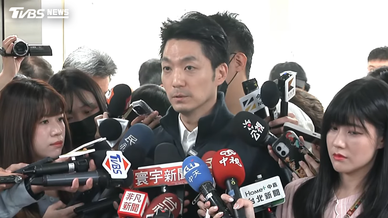 台北市長蔣萬安一早視察昆明防治中心。(圖/TVBS)