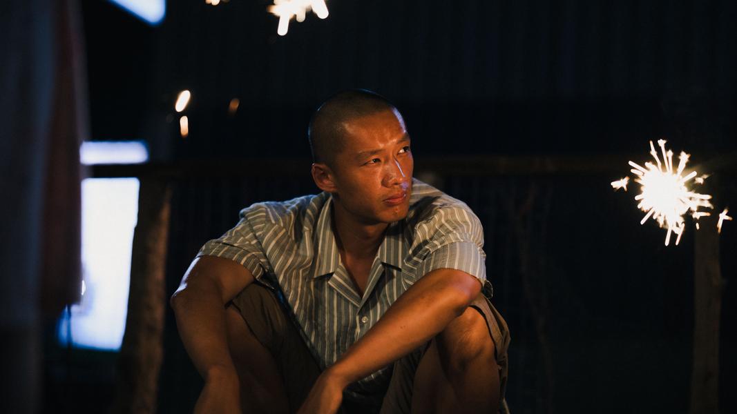 陳澤耀在電影《黑潮》中飾演身負罪惡感出獄的更生人「阿忠」。(圖/壹壹影視、甲上娛樂提供)