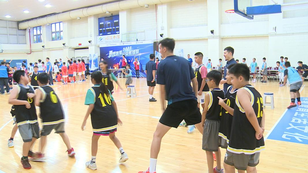 職業球星進偏鄉教籃球 陪孩子找回自信與夢想(圖/TVBS)