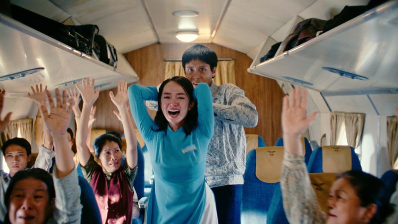 知名女星凱蒂阮被「票房帝王」泰和飾演的劫匪首腦阿龍狹持。(圖/甲上提供)