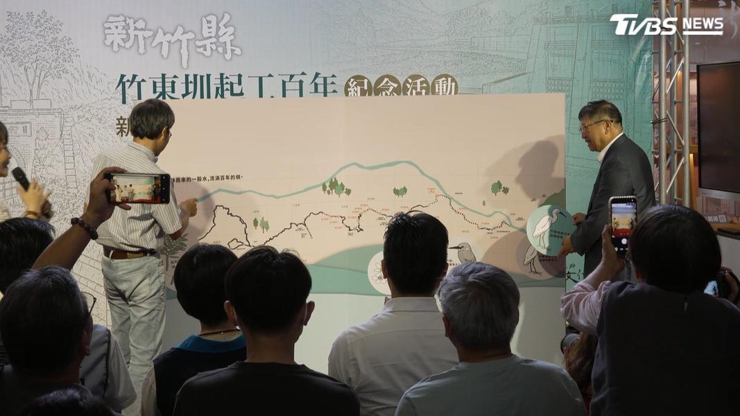 新竹文獻新書發表,裏頭記載百年的竹東圳開發過程先人的艱辛,以及至今的功能。(圖/TVBS)